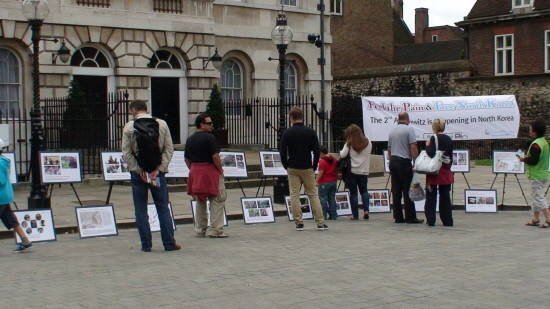 ▲ 영국의 탈북자 단체를 중심으로 세계 7개국에서 북한인권 개선을 촉구하는 '제1회 세계북한자유주간' 행사가 열릴 예정이라고 한다. 사진은 2012년 8월 英런던에서 있었던 북한인권사진전(사진과 기사 내용은 직접적인 관련이 없습니다). ⓒ뉴데일리 DB