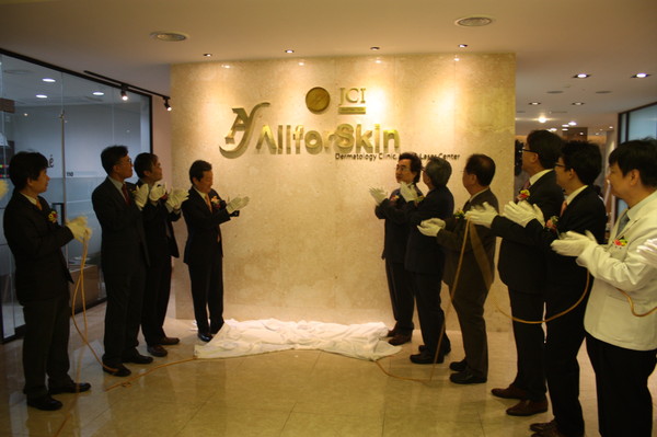 ▲ 대구시가 9일 선도의료기관 3곳에 대한 국제인증기관 현판식을 가졌다.ⓒ대구시 제공