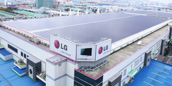 ▲ 지붕형 태양광 발전소로 변신한 LG전자 구미공장 전경. ⓒLG전자