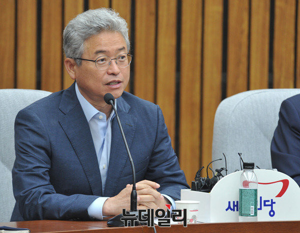 ▲ 새누리당 이철우 의원. 그는 11일 원내대책회의에서 이정현 대표의 사퇴를 거론했다. ⓒ뉴데일리 이종현 기자