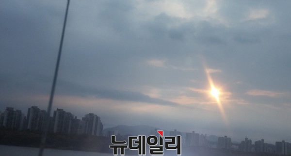▲ 청주 오창읍 저녁노을.ⓒ김동식 기자