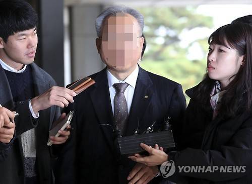 ▲ 취재진 질문에 답하는 김모 부영 사장 ⓒ 연합뉴스