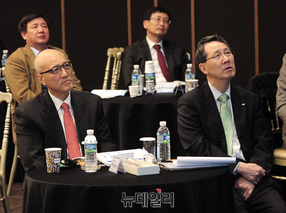 ▲ 왼쪽부터 조진수 한양대 교수, KAI 장성섭 개발부문장(부사장) ⓒ 뉴데일리 공준표