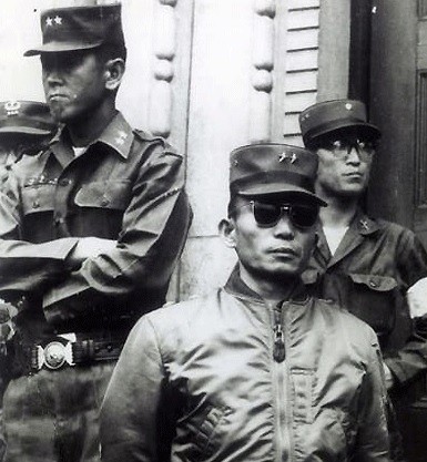 ▲ 5.16쿠데타 당시 박정희 소장과 동지들.(자료사진)