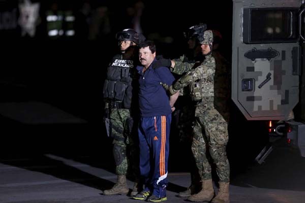 ▲ 2015년 7월 탈옥했다 2016년 1월 다시 붙잡힌 '티후아나 카르텔' 두목 '호아킨 구스만'의 호송 장면. ⓒ베네수엘라 '메리나 디지털 닷컴 관련보도 화면캡쳐