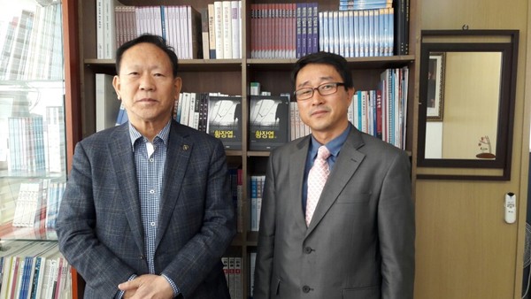 ▲ 전 태국 주재 북한대사관 참사관 출신인 홍순경 ‘국민대통합위원회’ 위원입니다. 불멸의 주체사상 창시자이며 통일애국자이신 고 황장엽 선생께서 설립한 탈북민단체인 ‘북한민주화위원회’ 명예위원장을 겸임하고 있지요. [사진 = 림일 작가]