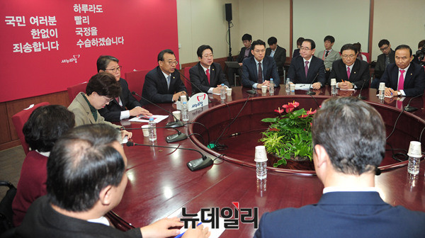 ▲ 왼쪽부터 새누리당 조원진 최고위원, 이정현 대표, 이장우 최고위원 ⓒ 뉴데일리 공준표