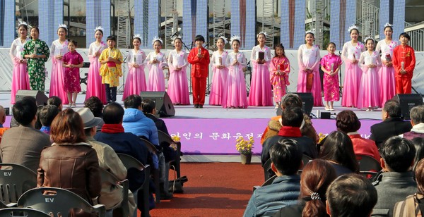 ▲ 한·중·일 3국 어린이예술단 합동공연.ⓒ청주시