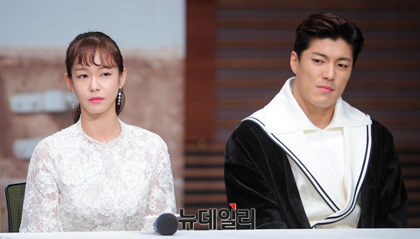 ▲ 왼쪽부터 이재윤, 이성경, 남주혁, 경수진 ⓒ 뉴데일리 공준표