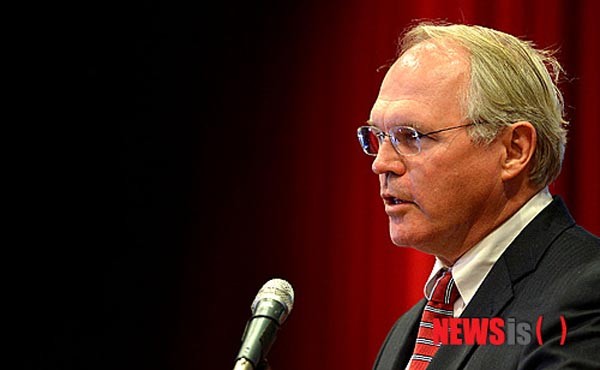 ▲ 2014년 2월 국회 특강 당시 크리스토퍼 힐 前국무부 차관보. ⓒ뉴시스. 무단전재 및 재배포 금지.