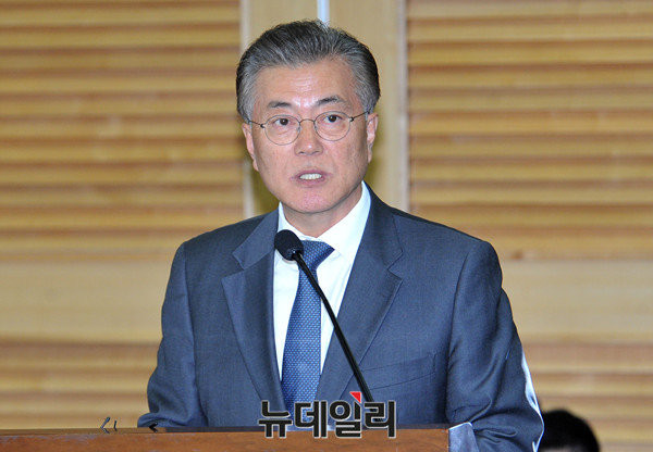 ▲ 더불어민주당 문재인 전 대표가 15일 국회 의원회관에서 기자간담회를 갖고 있다.ⓒ이종현 기자