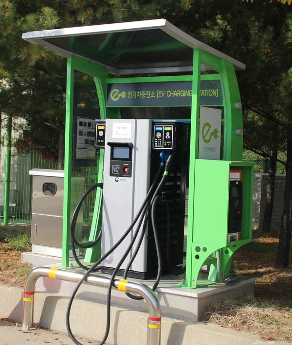 ▲ 단양휴게소(춘천방향)에 설치된 전기차충전소.ⓒ단양휴게소