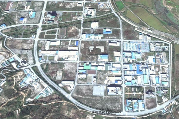 ▲ 美위성기업 '디지털 글로브'가 '구글어스'를 통해 공개한, 2016년 10월 6일 촬영한 개성공단의 모습. 사람이나 장비의 움직임이 안보인다. ⓒ구글어스 화면캡쳐