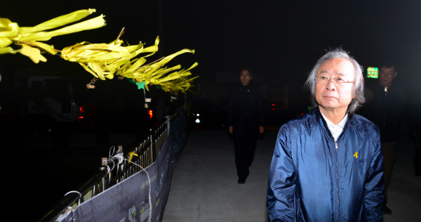 ▲ 난파선이라는 말이 공공연히 나오는 새누리당의 분당 위기를 수습하기 위해 중재 노력에 심혈을 기울이고 있는 이주영 의원의 모습에서 지난 2014년 진도 팽목항에서의 세월호 사고 현장 수습 노력이 떠오른다는 지적이 나온다. ⓒ뉴시스 사진DB