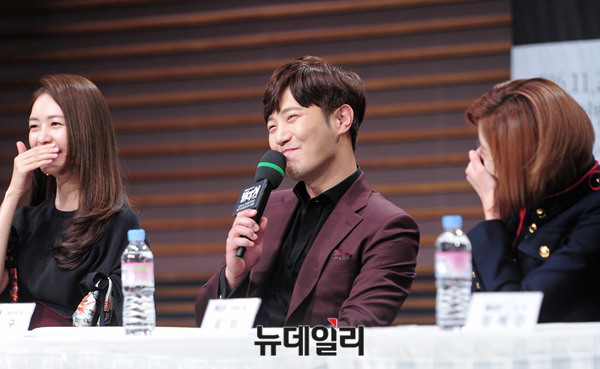 ▲ 왼쪽부터 정해인, 이호정, 이요원, 유이, 진구 ⓒ 뉴데일리 공준표