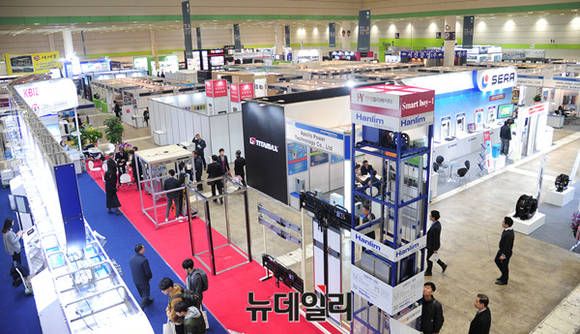 ▲ 서울 삼성동 코엑스 3층 C홀에서는 17일부터 19일까지 3일간 '2016 한국국제승가기엑스포'가 진행된다.ⓒ공준표 기자