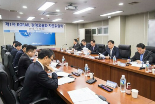 ▲ 한국철도공사는 경영, 법률, 교통 등 분야별 전문가 9명이 참여한 '제1회 경영효율화 자문회의'를 18일 개최했다. ⓒ 코레일