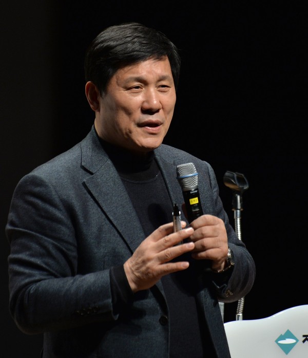 ▲ 허구연 야구 해설위원이 특강을 벌이고 있다.ⓒ제천시