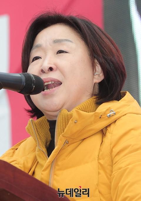 ▲ 더불어민주당 추미애 대표와 의논하는 정의당 심상정 대표 ⓒ 뉴데일리 공준표