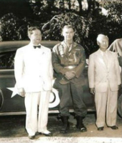 부산 임시 대통령관저로 이승만을 방문한 무초와 밴플리트 장군. 이승만 대통령.(왼쪽부터. 1951.7.3)(자료사진)