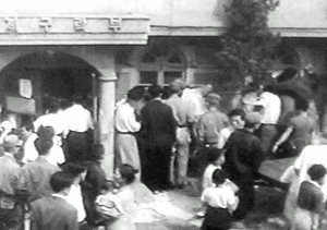 ▲ 부산 남포동 경양식집 국제구락부. 야당의 '호헌결의 대회'에 군중들이 몰려왔다.(자료사진)