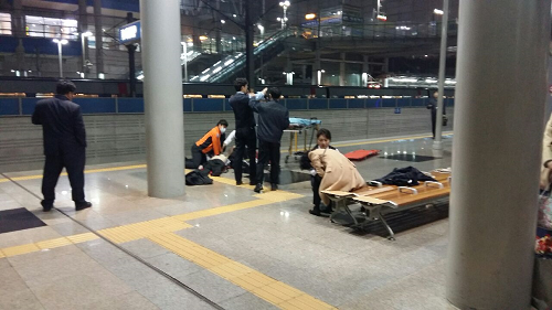 ▲ 주말인 지난 토요일, 철도파업으로 대체근무중인 열차팀장의 차분한 대응이 소중한 목숨을 구했다ⓒ코레일 제공