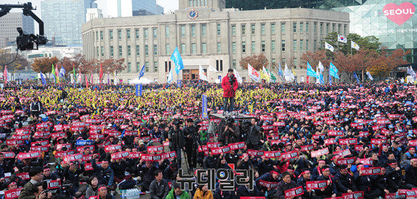 지난 19일 서울시청 광장의 '박근혜 대통령 퇴진' 시위대 모습. 해당기사와 사진 간의 직접적 관련은 없습니다. ⓒ뉴데일리 DB