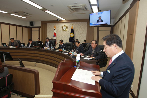 ▲ 송기섭 진천군수가 21일 시정연설을 하고 있다.ⓒ진천군