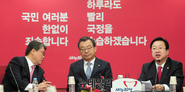 ▲ 남경필 경기도지사는 22일 오전 새누리당을 탈당한 직후 의원회관에서 취재진과 만나, 서청원 의원이 뭔가를 언급하면 이정현 대표가 그대로 결정하고 최고위원들이 비슷한 톤으로 공격에 나섰다며, 일련의 움직임은 조직적인 것이라고 주장했다. ⓒ뉴데일리 공준표 기자