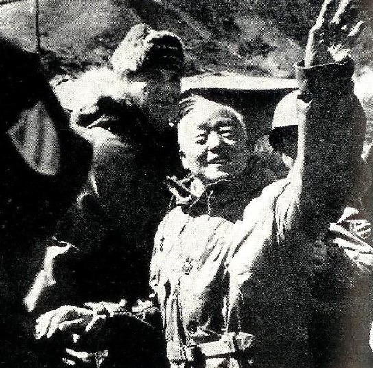 ▲ 매주 전방 장병들을 방문한 이승만 대통령과 밴플리트 장군.(자료사진)