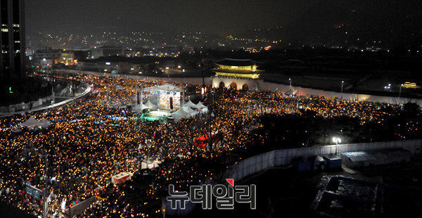 ▲ 26일 광화문광장에서 박근혜 대통령의 퇴진을 요구하는 5차 촛불집회가 열렸다. ⓒ뉴데일리 이종현 기자