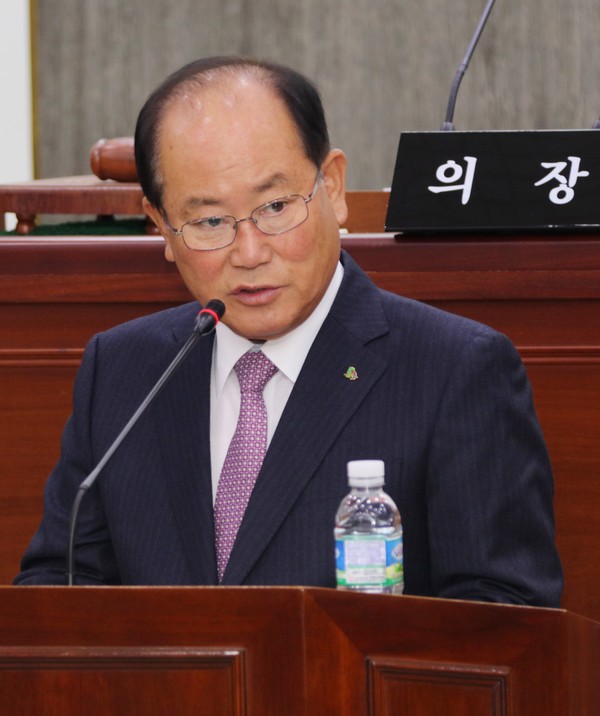 ▲ 류한우 군수가 단양군의회에서 새해 예산안 시정연설을 하고 있다.ⓒ단양군
