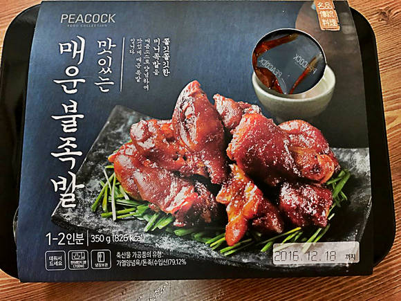 ▲ 피코크 맛있는 매운불족발 포장 제거 전 ⓒ진범용 기자