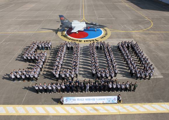 ▲ 한국항공우주(KAI)는 사천 본사에서 'T-50 무사고 비행시험 5000회 달성 기념식'을 진행했다고 28일 밝혔다.ⓒ한국항공우주산업