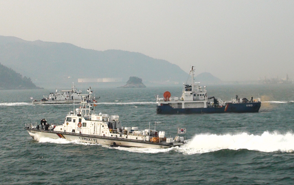 ▲ 작전 수행 중인 해경 경비함정. ⓒ국민안전처