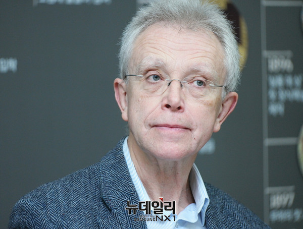 ▲ 알폰스 무하의 자손 '존 무하(John Mucha)' 이사장ⓒ 뉴데일리 공준표