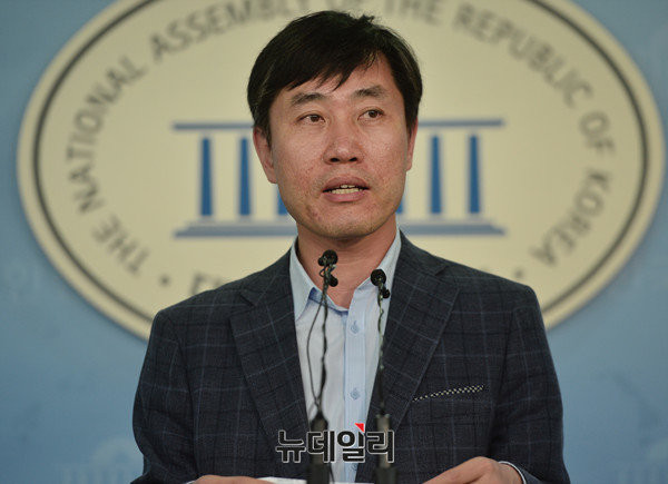 ▲ 새누리당 하태경 의원이 표창원 의원을 향해 날을 세웠다. 표창원 의원은 전날 장제원 의원과도 날을 세운 바 있다. ⓒ뉴데일리 정상윤 기자