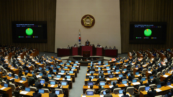 ▲ 2017년도 예산안이 3일 새벽 국회 본회의에서 의결되고 있다. ⓒ뉴시스 사진DB