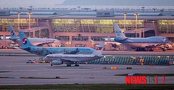 ▲ 2014년 9월 인천아시안게임 선수단을 싣고 인천공항에 내린 北고려항공 여객기. 美정부의 추가 대북제재에 따라 고려항공은 이제 서방세계에는 올 수 없게 됐다. ⓒ뉴시스. 무단전재 및 재배포 금지.