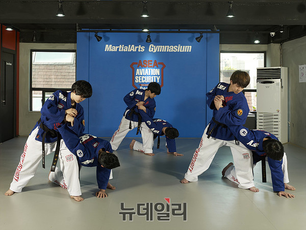 ▲ 아세아항공직업 전문학교 체역관에서 신변보호사 실기 평가 연습 ⓒ뉴데일리 오세진 사진기자