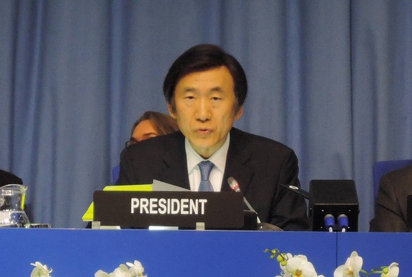 ▲ 한국 정부는 12월 중으로 미국, 중국, 러시아 현지에서 연쇄 양자 고위급 회담을 가진다. 사진은 5일(현지시간) 오스트리아 빈에서 개막한 국제원자력기구(IAEA) 핵안보각료회의에 참석한 윤병세 외교장관의 모습.ⓒ외교부