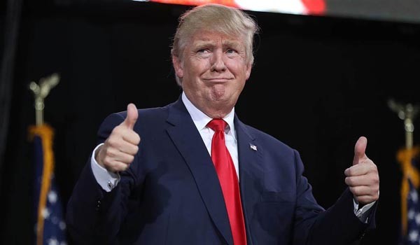 ▲ 대선 유세 중 엄지를 들어 보이는 트럼프 美공화당 후보. ⓒ美NBC 관련보도 화면캡쳐