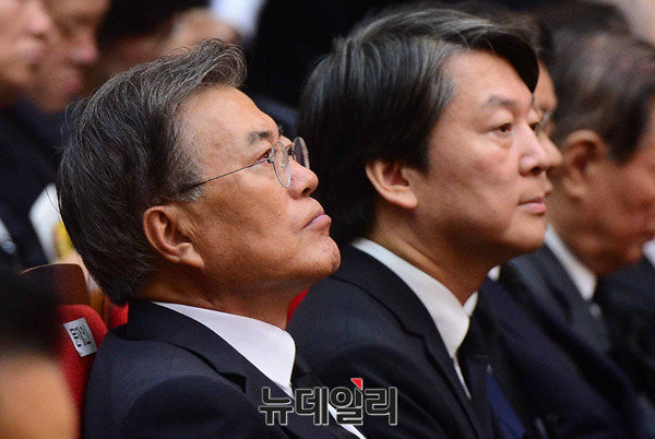 ▲ 민주당 문재인 전 대표와 국민의당 안철수 전 대표. ⓒ뉴데일리