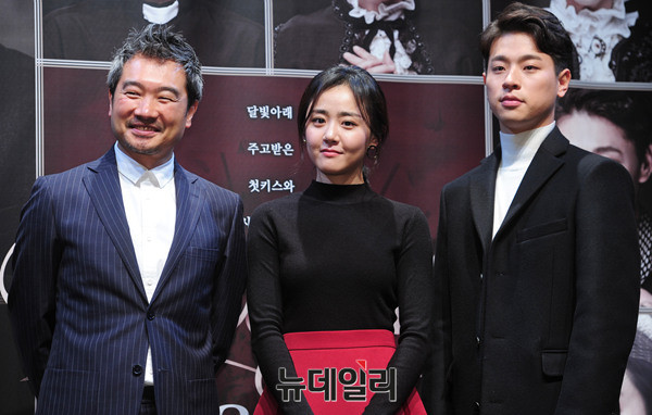 ▲ 지난달 14일 연극 '로미오와 줄리엣' 제작발표회에 참석한 양정웅 연출과 배우 문근영-박정민(사진 왼쪽부터)ⓒ뉴데일리 공준표 기자