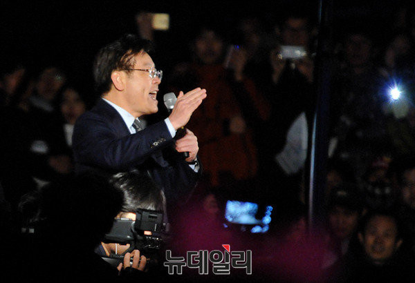 박근혜 대통령 하야를 요구하는 이재명 성남시장.ⓒ뉴데일리DB