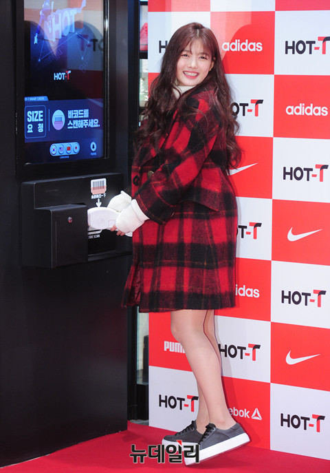 ▲ 핫티 '스마트 오더 트래킹(Smart Order Tracking)'을 이용해 주문하는 김유정 ⓒ 뉴데일리 공준표