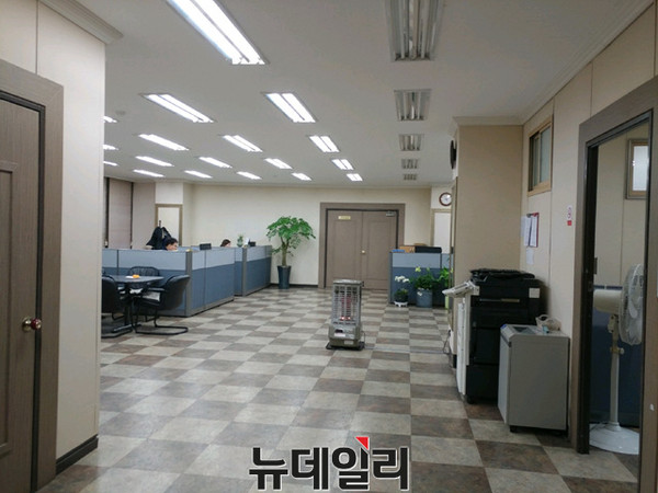 ▲ 9일 박근혜 대통령 탄핵소추안이 발표나자 새누리당 대구시당은 찾는 사람이 전혀 없는 등 하루종일 침울한 하루를 보냈다.ⓒ뉴데일리