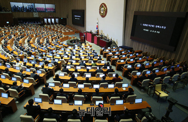 9일 박근혜 대통령 탄핵 소추안 표결을 위해 소집된 국회 본회의 풍경. ⓒ사진공동취재단
