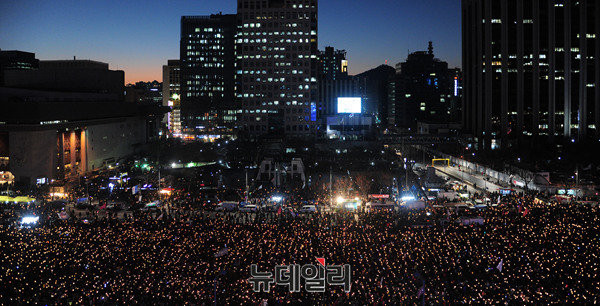 ▲ 11일 광화문광장에서 '박근혜 대통령 퇴진'을 요구하는 7차 촛불집회가 열렸다. ⓒ뉴데일리 공준표 기자