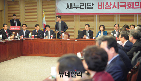 ▲ 새누리당 비박계의 임시지도부 격인 비상시국회의가 11일 오후 의원회관에서 총회를 진행하고 있다. ⓒ뉴데일리 공준표 기자